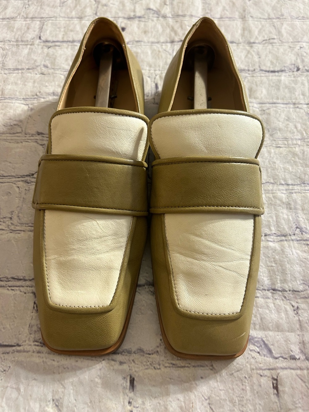 COS TWO-TONE SQUARE TOE LEATHER CREAM/OLIVE WIDE STRAP VAMP FLATS WOMEN’S 11